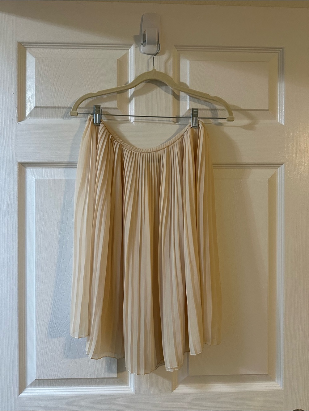 Tereza Santos Soft Cream Pleated Midi Skirt - Elegant Everyday Wear xs
